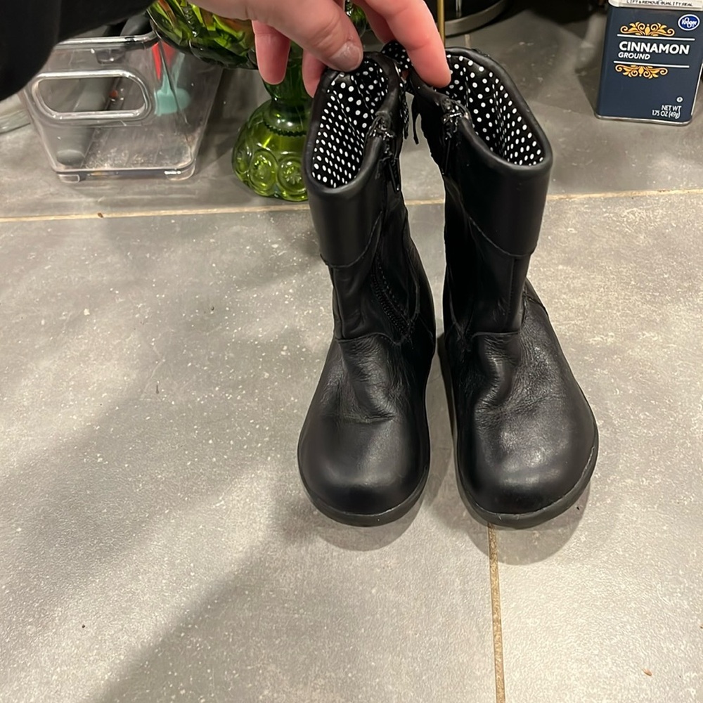 Toddler/baby girl black boots like new (used maybe once or twice) size 5